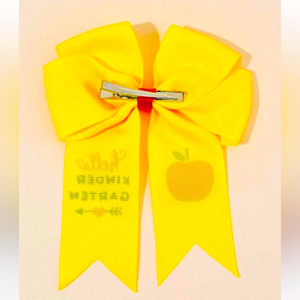 🍎🖍️✏️ “HELLO KINDERGARTEN” YELLOW KINDERGARTEN BOW WITH 🍎 RED APPLE DESIGN❗️ - Picture 2 of 4